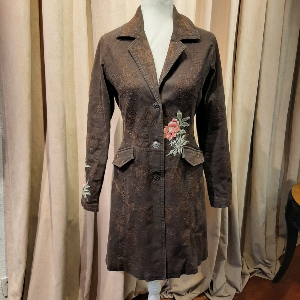 Paparazzi Embroidered Women's Coat - Picture 10 of 14